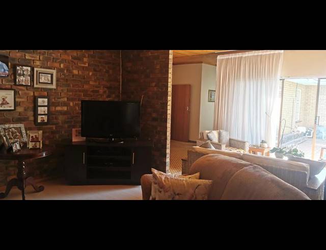 5 BEDROOM HOUSE FOR SALE IN ELDORAIGNE